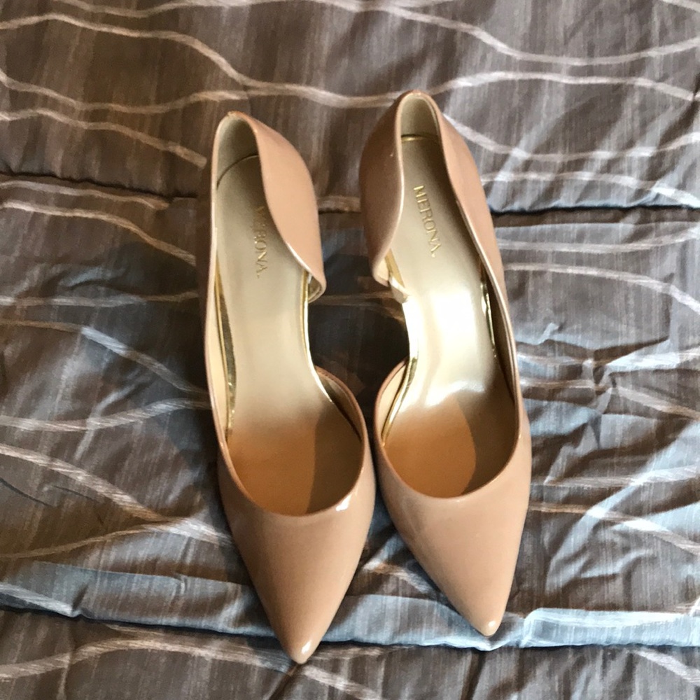 Nude Pumps